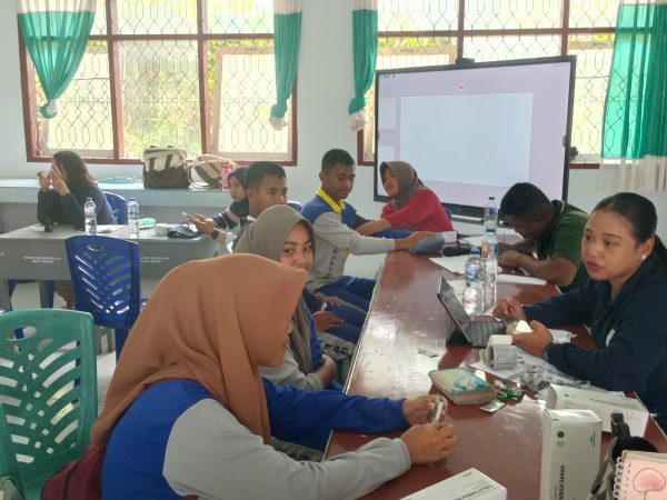 Kegiatan Pemeriksaan Kesehatan Siswa oleh Puskesmas Bulagi di SMA Negeri 1 Bulagi